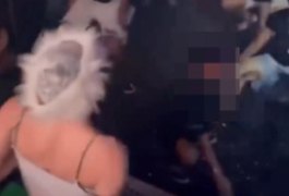 Casa de shows fica alagada e jovens continuam dançando até o chão em Maceió; assista