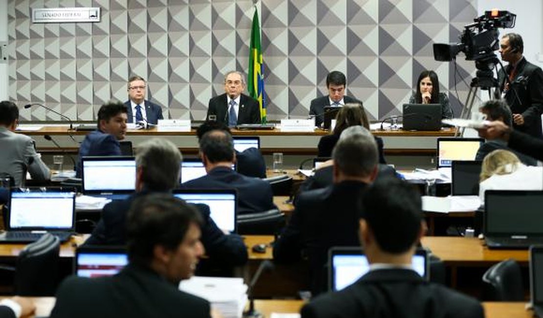 Relator pede julgamento de Dilma e diz que crise é fruto de expansão de gastos