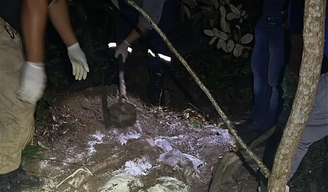 Dois corpos são encontrados enterrados lado a lado, amarrados e cobertos de cal, em Maceió