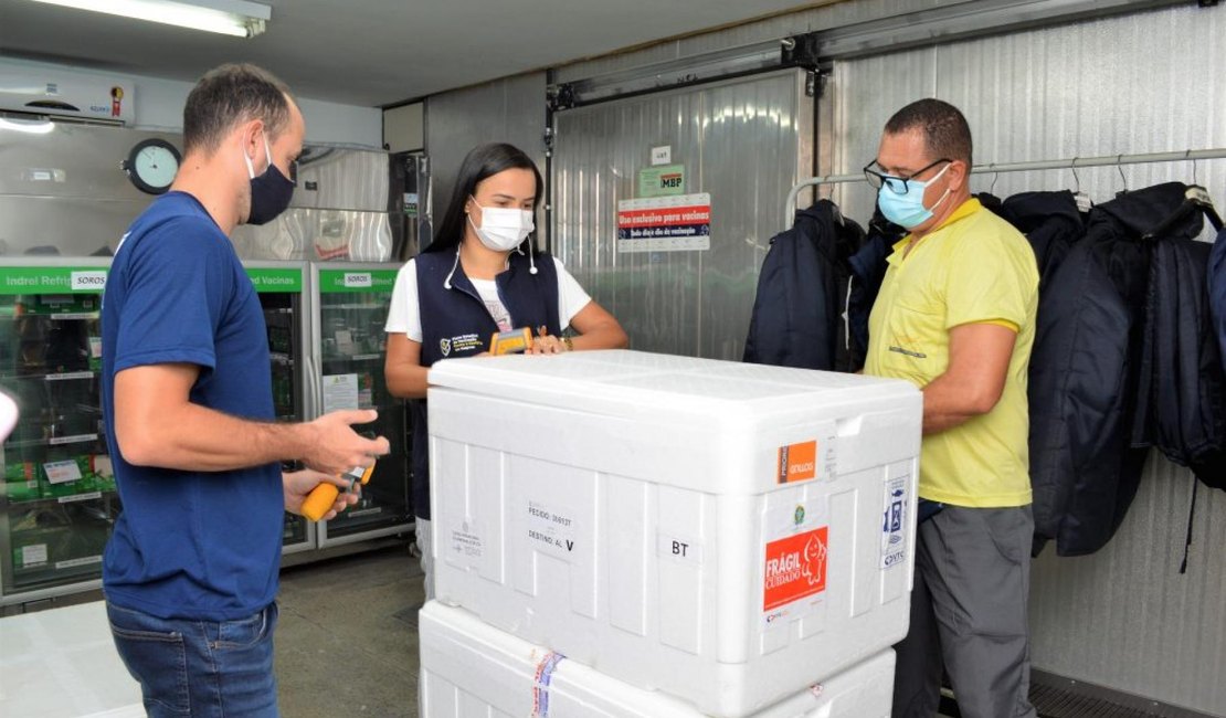 Alagoas recebe mais de 67.430 doses de imunizantes contra a Covid-19 nesta segunda-feira