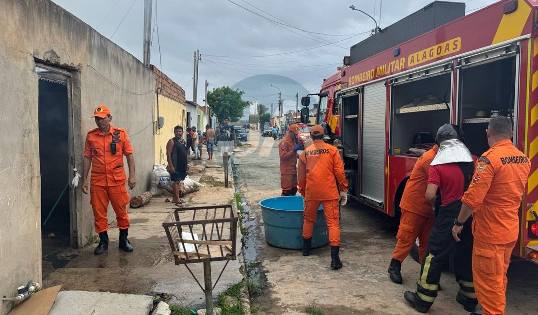 Duas casas pegam fogo e homem fica ferido, em Arapiraca