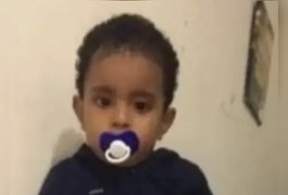 Padrasto nega agressões e acusa mãe pela morte de Rhavy, de 2 anos, durante julgamento em Maceió