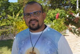 Em terapia ECMO por causa da Covid, padre alagoano precisa de doação de sangue