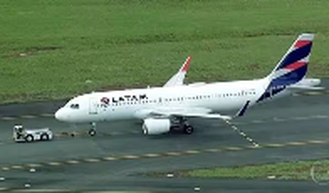 Piloto passa mal em voo com 271 passageiros e morre após pouso de emergencia