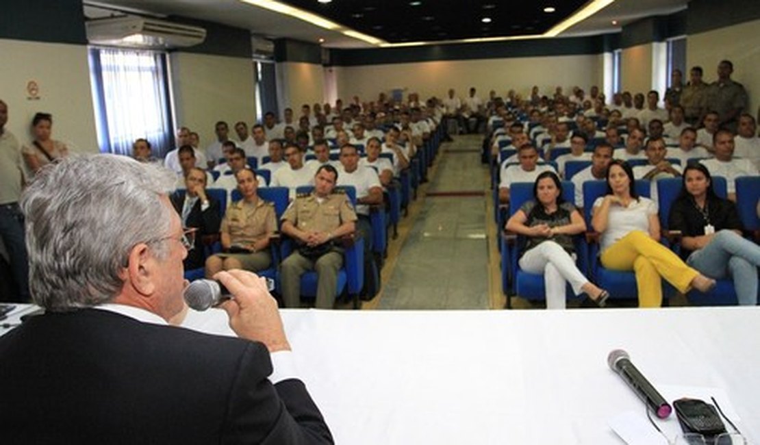 Governador visita Curso de Formação de Praças da PM