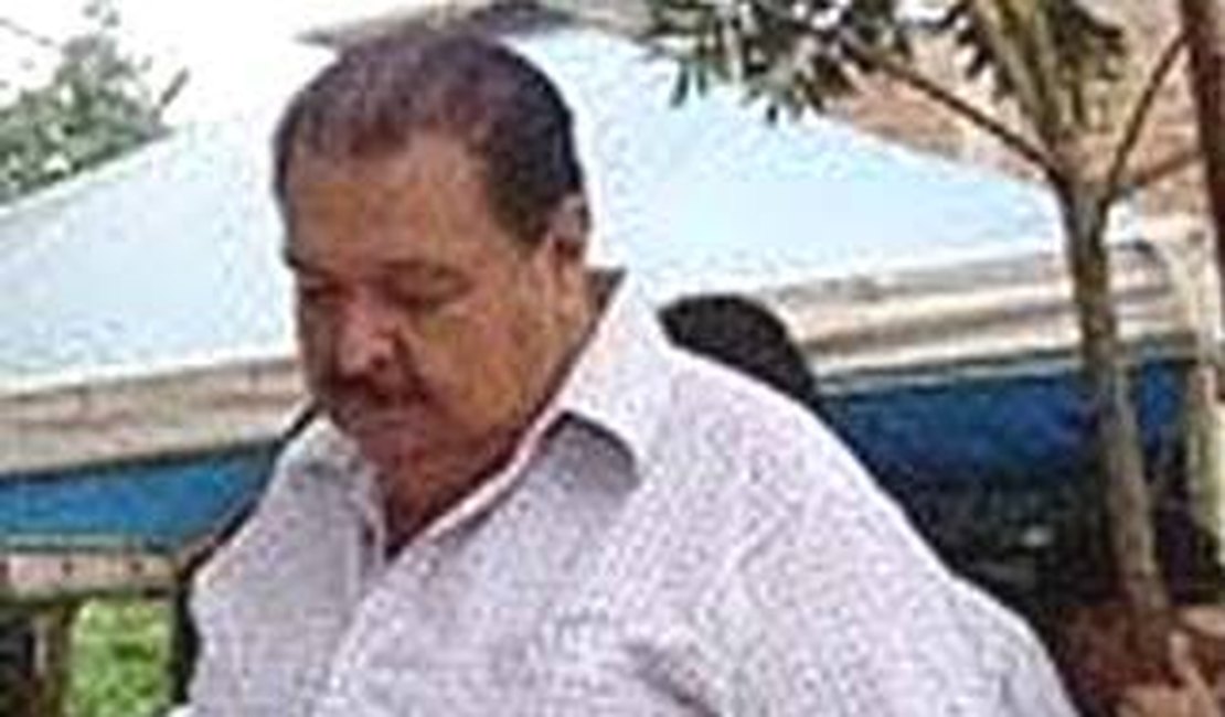 Bandidos rendem família de ex-prefeito de Palmeira dos Índios e roubam veículo