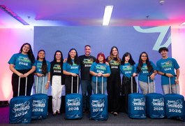 Paulo Dantas entrega kits do Daqui Pro Mundo para os 150 estudantes aprovados no intercâmbio