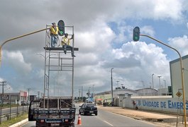 SMTT conserta semáforos na AL-220 em Arapiraca