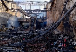 Parte da Lojas Imperador do Centro de Maceió é destruída por incêndio de grandes proporções