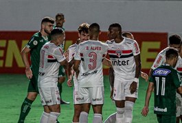 São Paulo vence o Goiás fora de casa por 3 a 0 e vira líder do Brasileirão