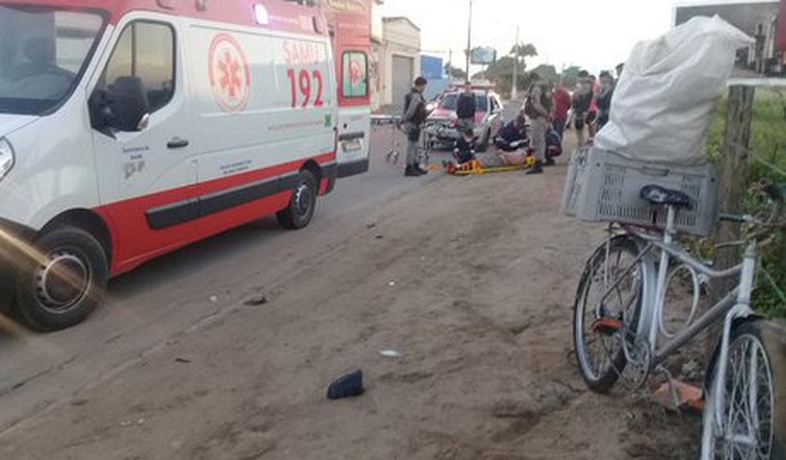 Colisão entre carro e bicicleta deixa homem ferido no bairro Baixa Grande, em Arapiraca