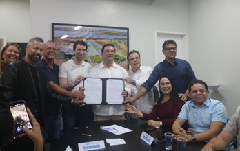 Entrega de vans e assinatura de ordem de serviço em Arapiraca