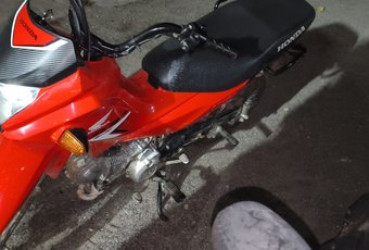 Dupla é presa com moto roubada após perseguição no Residencial Agreste, em Arapiraca