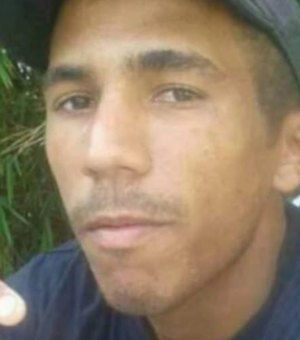 Homem é assassinado após ser chamado no portão de casa por criminoso em Arapiraca