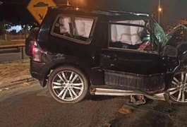 Carro que estava a 180 km/h bate em caminhão na AL-220, em Arapiraca