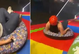 Vídeo mostra momento em que mulher cai de escorregador e morre em parque na Colômbia