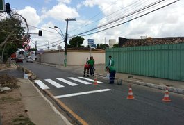 SMTT coloca sinalização horizontal em cruzamento do novo acesso de Arapiraca