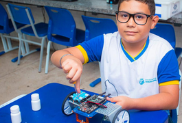 Aluno de escola municipal de Arapiraca se destaca ao construir robô em apenas dez minutos