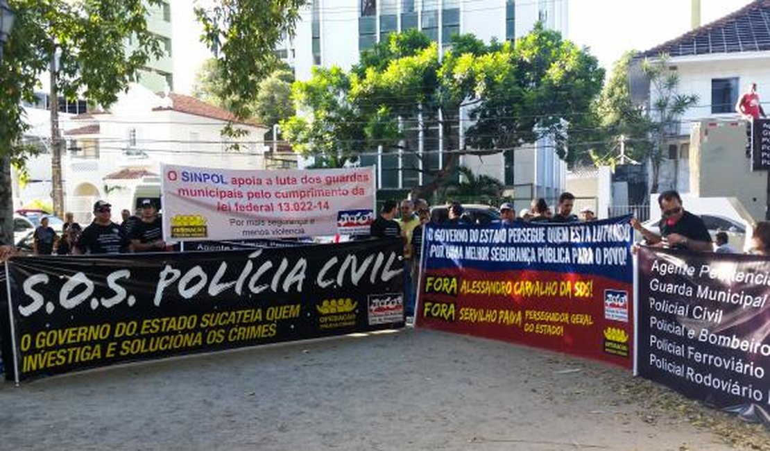 Policiais protestam no Recife por condições de trabalho e desmilitarização da PM