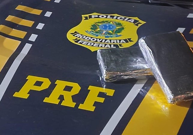 Grávida é presa com mais de 2 kg de cocaína em ônibus no Sertão de Pernambuco que seguia pra AL