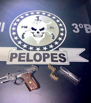 Homem de 28 anos é preso com arma de fogo escondida no encosto do banco de veículo, em Arapiraca