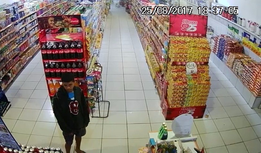 [VÍDEO] Câmera de segurança flagra dupla assaltando supermercado em Junqueiro