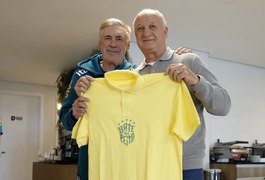 Pentacampeão com a seleção, Felipão é homenageado na Granja Comary