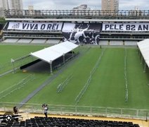 Corpo de Pelé chega ao estádio do Santos para velório