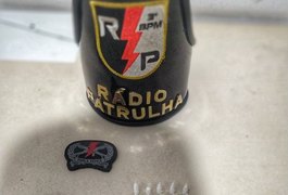 Movimentação chama a atenção de populares e mulher é presa por traficar drogas no Manoel Teles