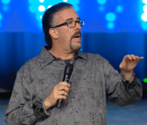 Pastor dos EUA diz que coronavírus é castigo por “casamento gay”