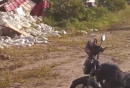 Vereador e caminhoneiro ficam feridos em acidente na AL-220, em ﻿São José da Tapera