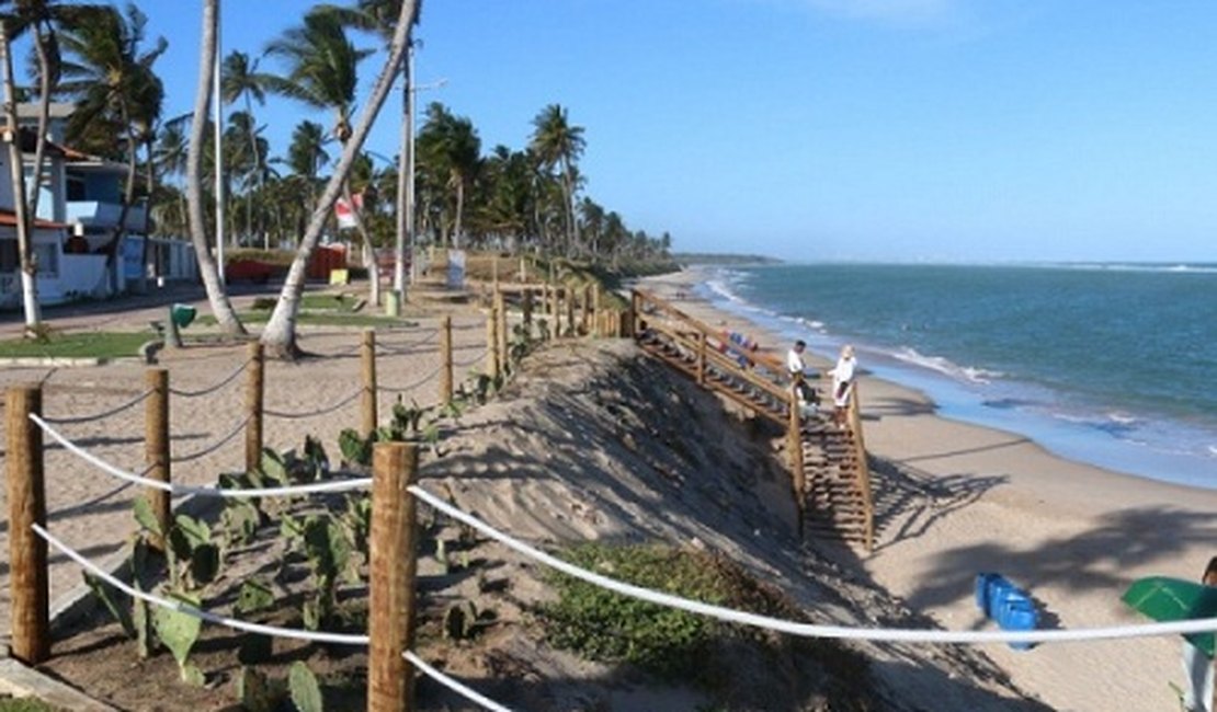 Jovem de 17 anos morre afogado na Praia do Francês, em Marechal Deodoro