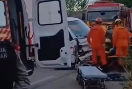 Três pessoas são socorridas após colisão entre dois veículos em União dos Palmares