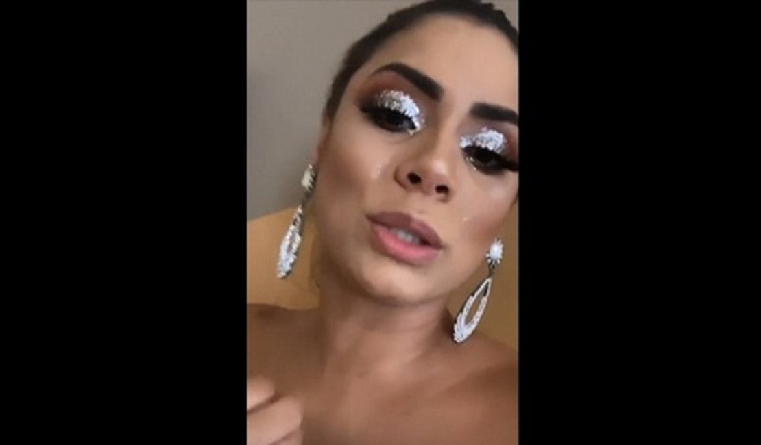 Lexa sofre golpe de estelionatário e não consegue colocar bloco na rua