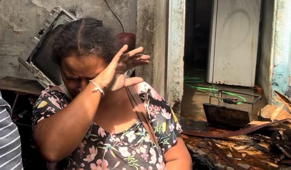 Família que teve casa destruída em incêndio pede ajuda para reconstruir imóvel, em Arapiraca
