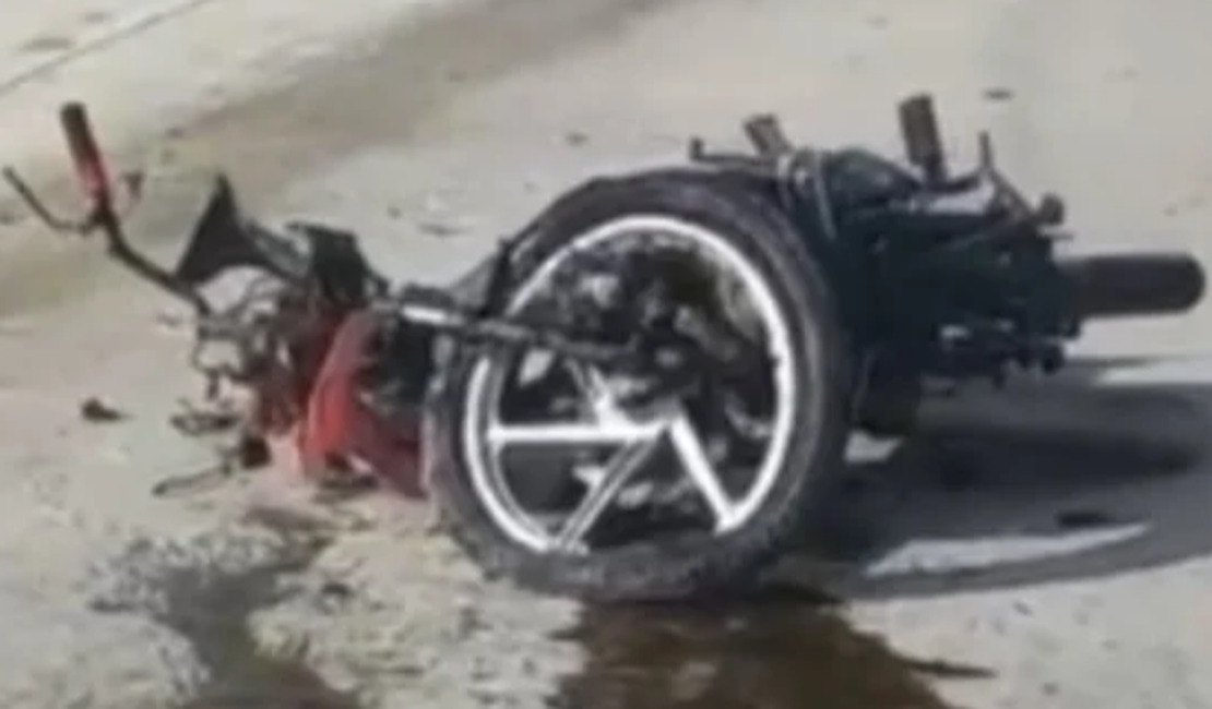 Batida de frente resulta em morte de motociclista em Pilar