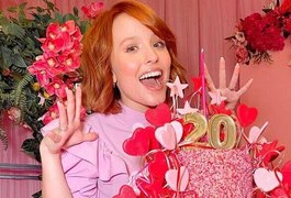 Larissa Manoela comemora aniversário de 20 anos com festão caseiro: ''Diferente, mas não menos incrível'