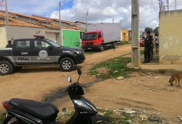 Operação policial recupera, em Arapiraca, veículo roubado em SE