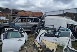 Polícia Civil fecha desmanche clandestino com cerca de 50 veículos em Maceió