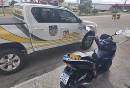 Jovem é preso trafegando na contramão e em moto roubada, na AL 220