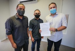 Renan Filho garante inclusão de jornalistas em grupos prioritários para vacinação contra a Covid-19 em AL