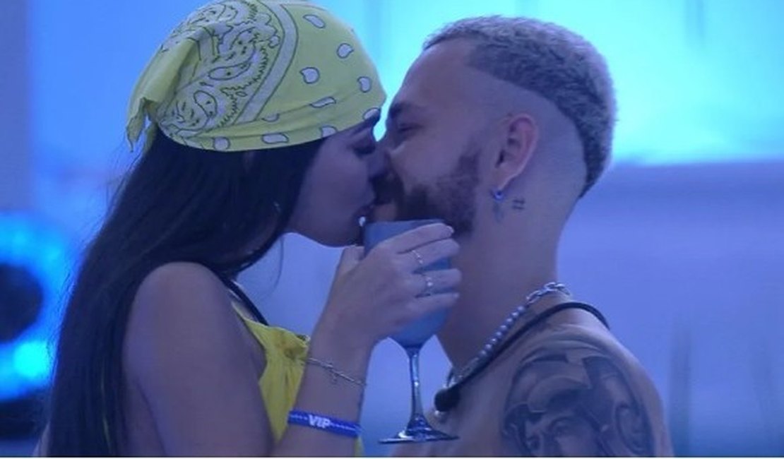 Durante festa do BBB 23, Fred e Larissa finalmente se beijam