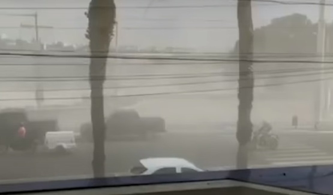 'Tempestade de areia' assusta moradores de Petrolina (PE) e Juazeiro (BA)