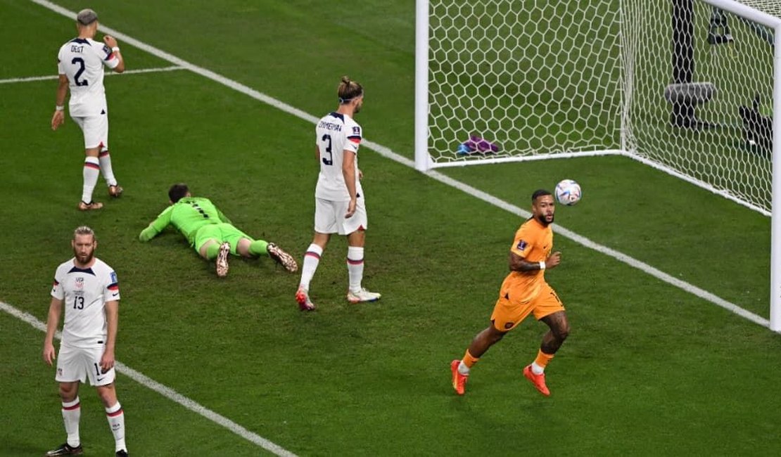 Holanda bate os Estados Unidos e é a primeira seleção nas quartas da Copa do Mundo