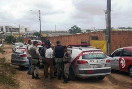 Mulher é morta a tiros dentro de veículo no bairro do Tabuleiro dos Martins, em Maceió