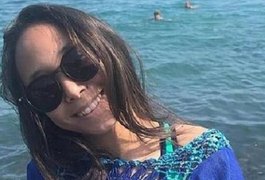 Garota morre após celular explodir no travesseiro enquanto carregava