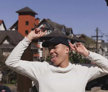 Modelo brasileiro é encontrado morto em piscina privativa de hotel na Grécia