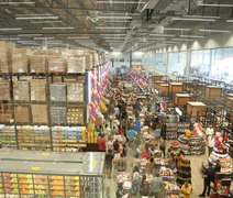 Campanha de inauguração do Jomart Atacarejo premia clientes com carro, moto e muito mais