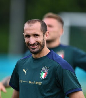 'Sou feio como a fome', afirma Chielini, zagueiro da seleção italiana