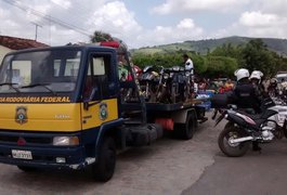 PRF prende 3 pessoas e apreende 11 motocicletas no sertão de Alagoas